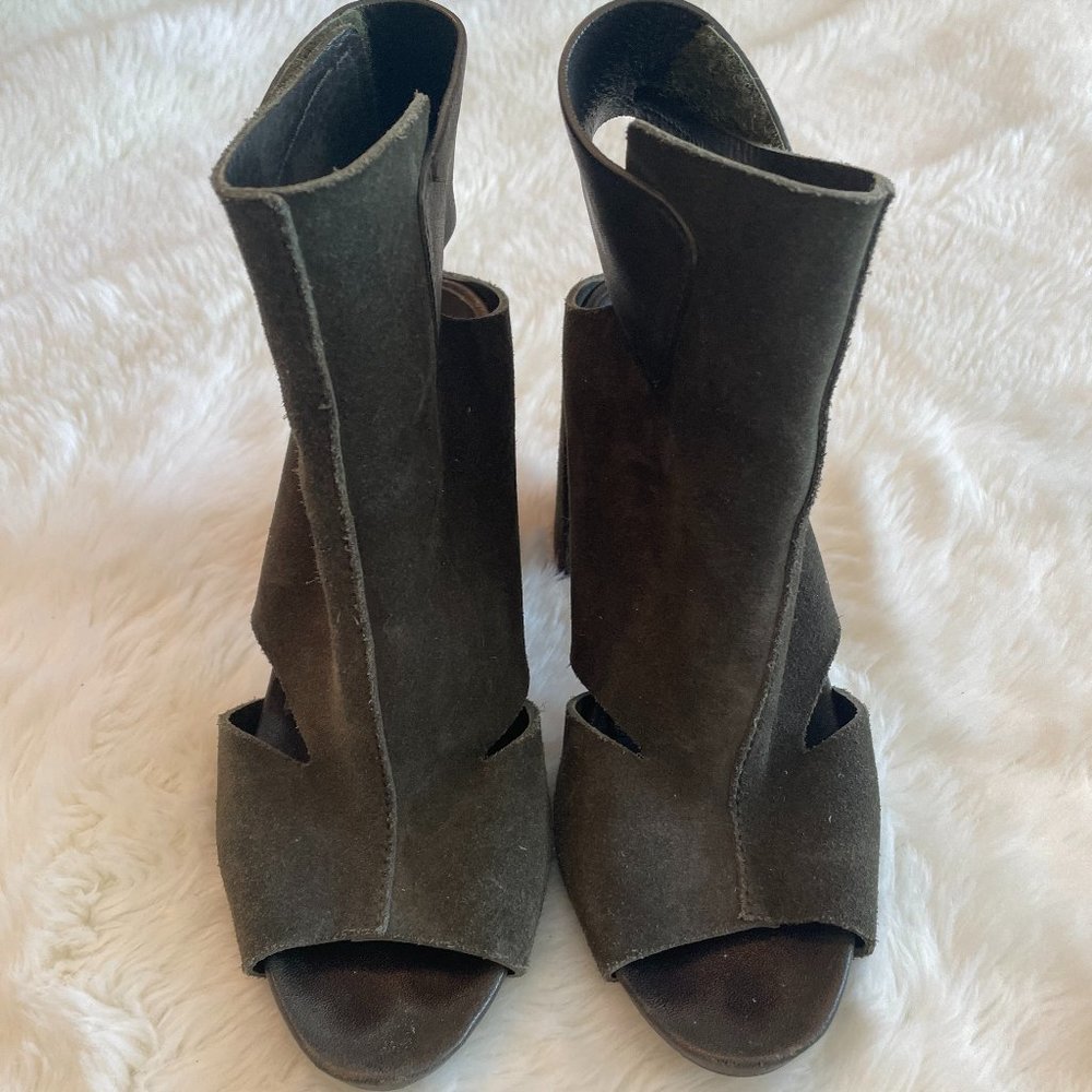 PEDRO GARCIA Suede velcro strap sandals shoes platform heels EU 37.5 US 7.5